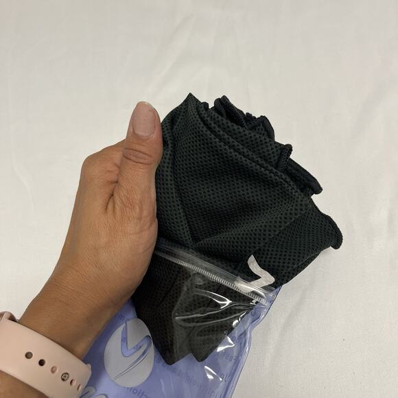 YQXCC Cooling Towel New in Package Fast wicking Lightweight, 4 pack set & colors - Picture 4 of 7